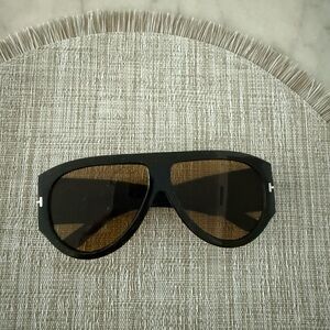 Black Aviator-Style Women's Sunglasses with Brown Lenses